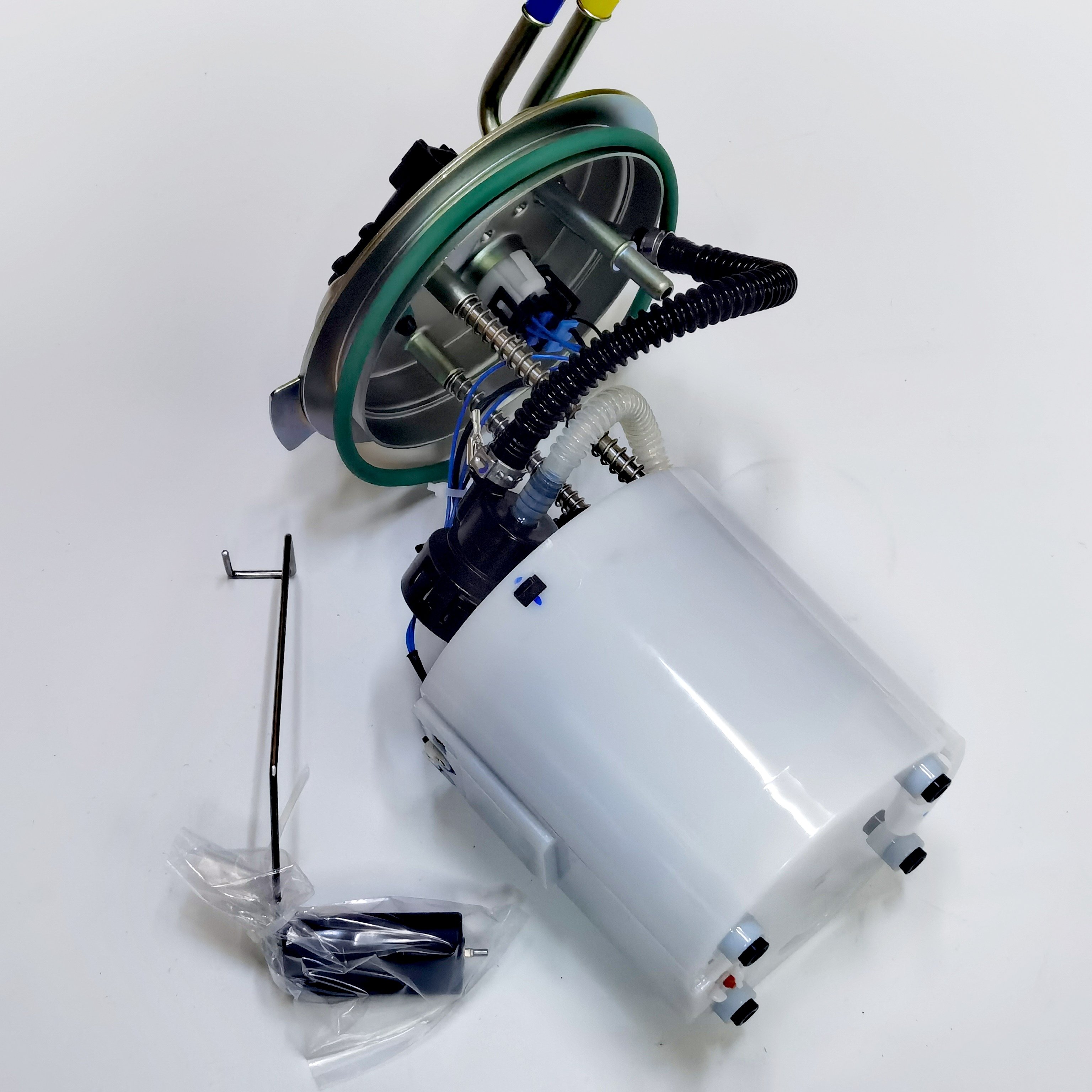 for Cadillac Escalade 2015-2016 Chevrolet Tahoe 2015-2016 GMC Yukon Engine Fuel Pump M100220 13512934 FG2244 M100103 13535371
