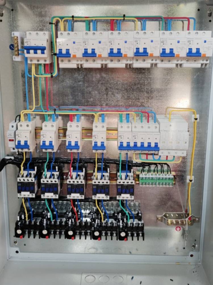 Customized into a pairing cabinet power distribution box power cabinet control cabinet motor startup box frequency conversion soft startup cabinet Shanxi