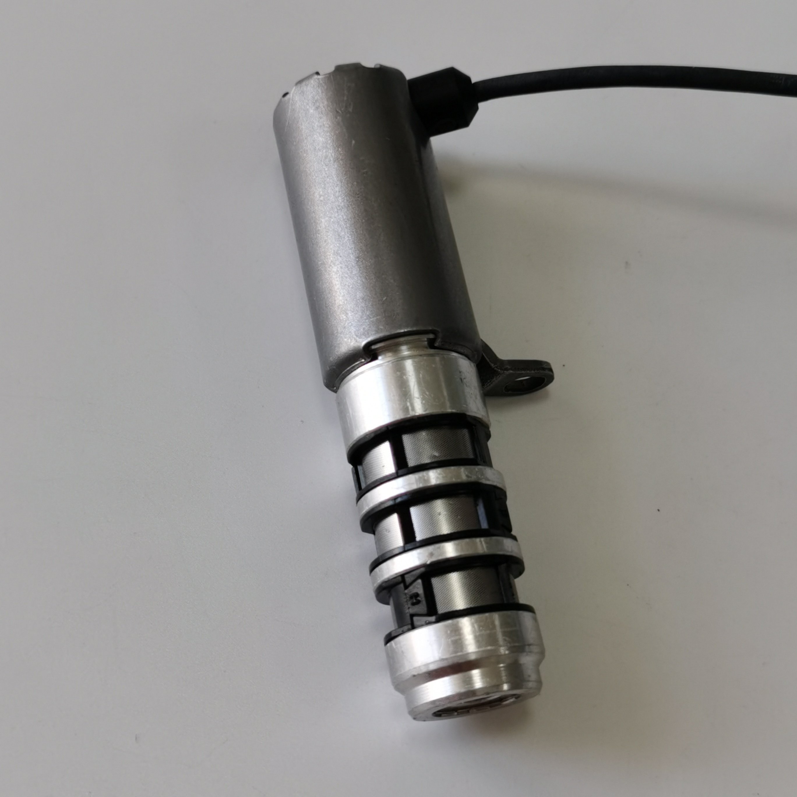 Auto Engine Parts V764723880 0379.90 Oil Solenoid Valve For Peugeot Variable Timing Solenoid