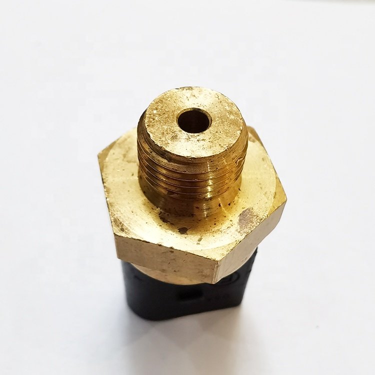 Factory Truck Auto Sensors Replacement Engine Truck Part Oil Pressure Sensor Applicable for Mercedes-Benz A0071530828 0071530828