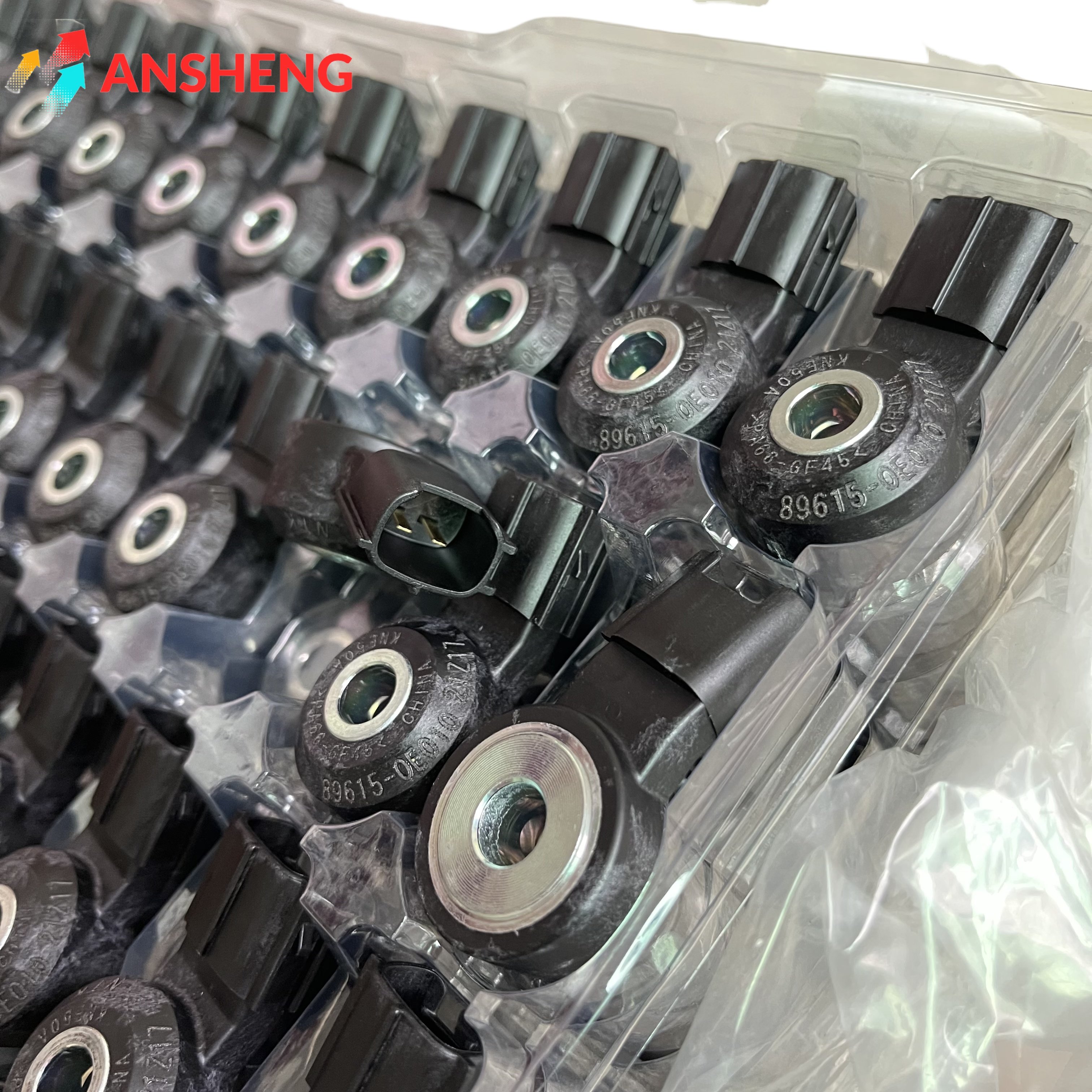 Genuine 89615-0E010 is suitable for To yota Cam ry RAV 4 Corol la engine knock control sensor