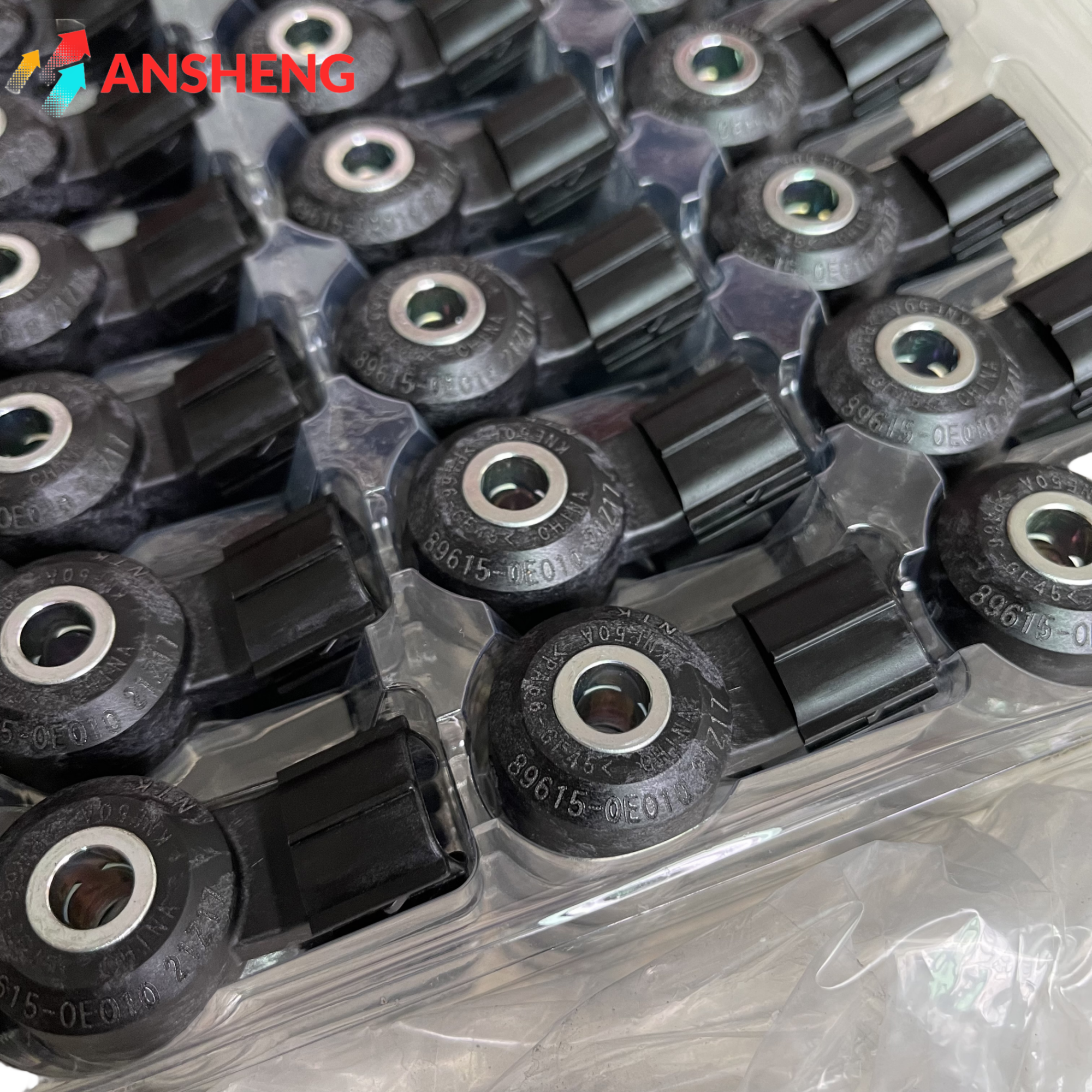 Genuine 89615-0E010 is suitable for To yota Cam ry RAV 4 Corol la engine knock control sensor