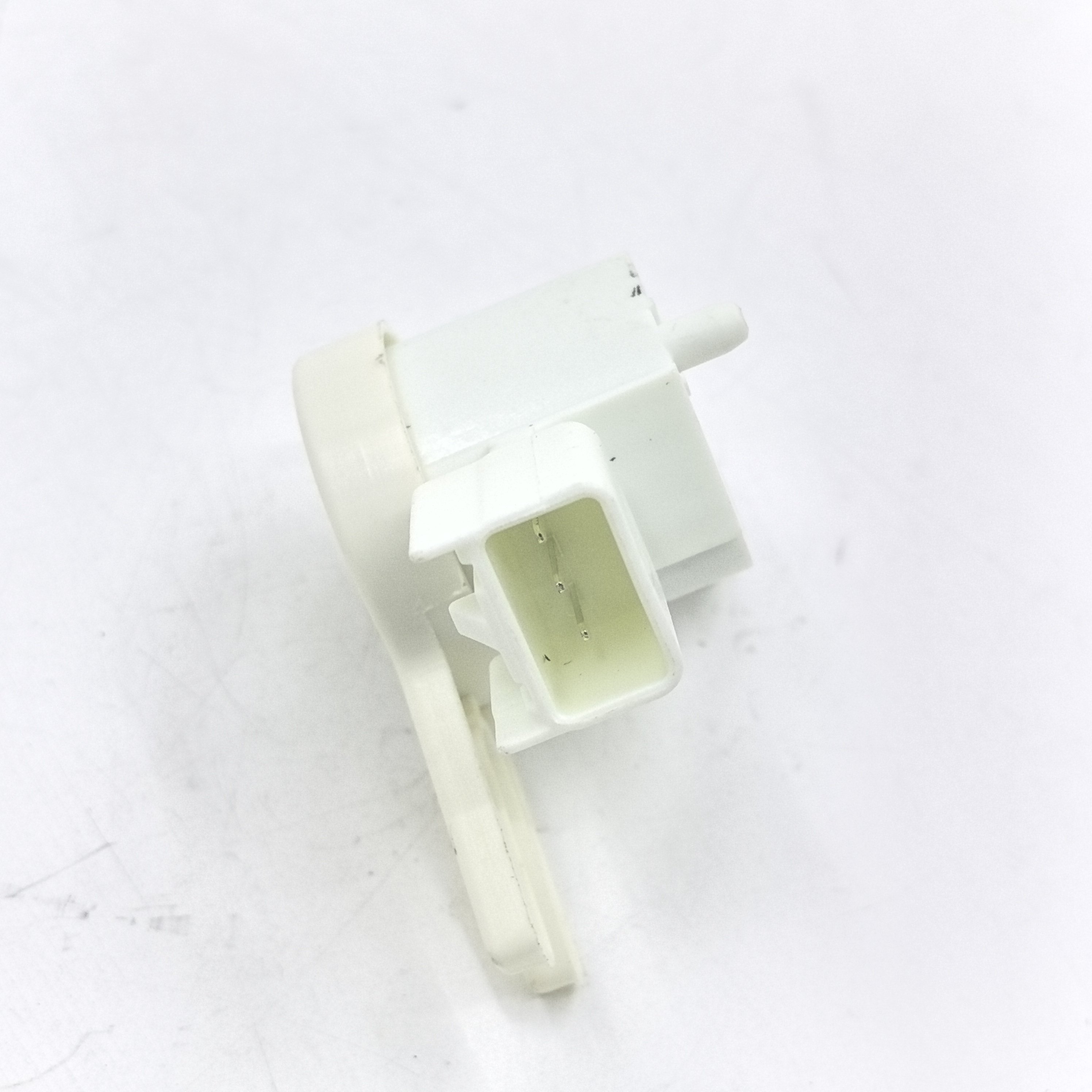 Auto parts Clutch Brake Pedal Position Sensors Switch For Chevrolet Sonic GMC Opel 13597416 22670896 25894753 95229357 13549047