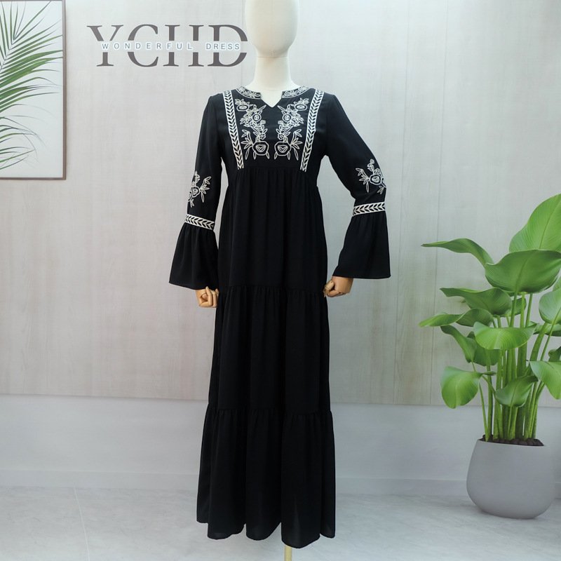 Hot Selling Middle Eastern Muslim Women Dubai Robes Flare Sleeves Small V-neck Embroidered Loose Fit Long Dress Abaya