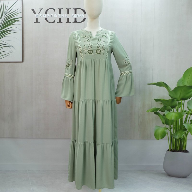 Hot Selling Middle Eastern Muslim Women Dubai Robes Flare Sleeves Small V-neck Embroidered Loose Fit Long Dress Abaya