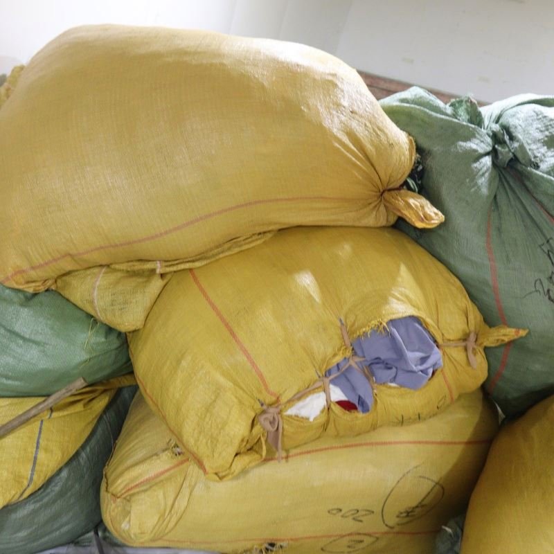 Wholesale clearance of women's stock clothing inventory, tail goods, second-hand clothing, dresses, and supply sources