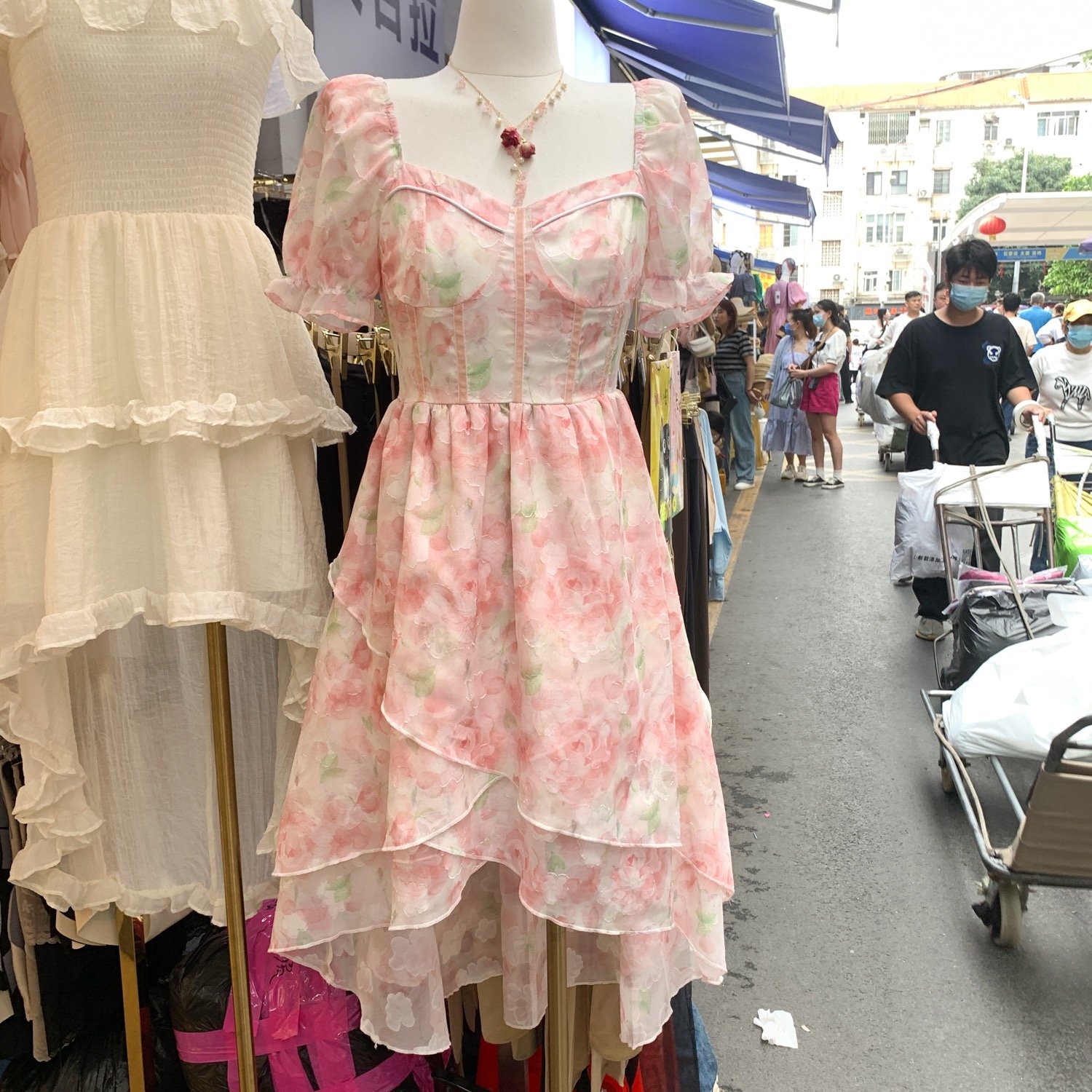 2024 Summer New Waist Slimming Fragmented Flower Skirt High end Bubble Sleeve Women's Dress Manufacturer Wholesale
