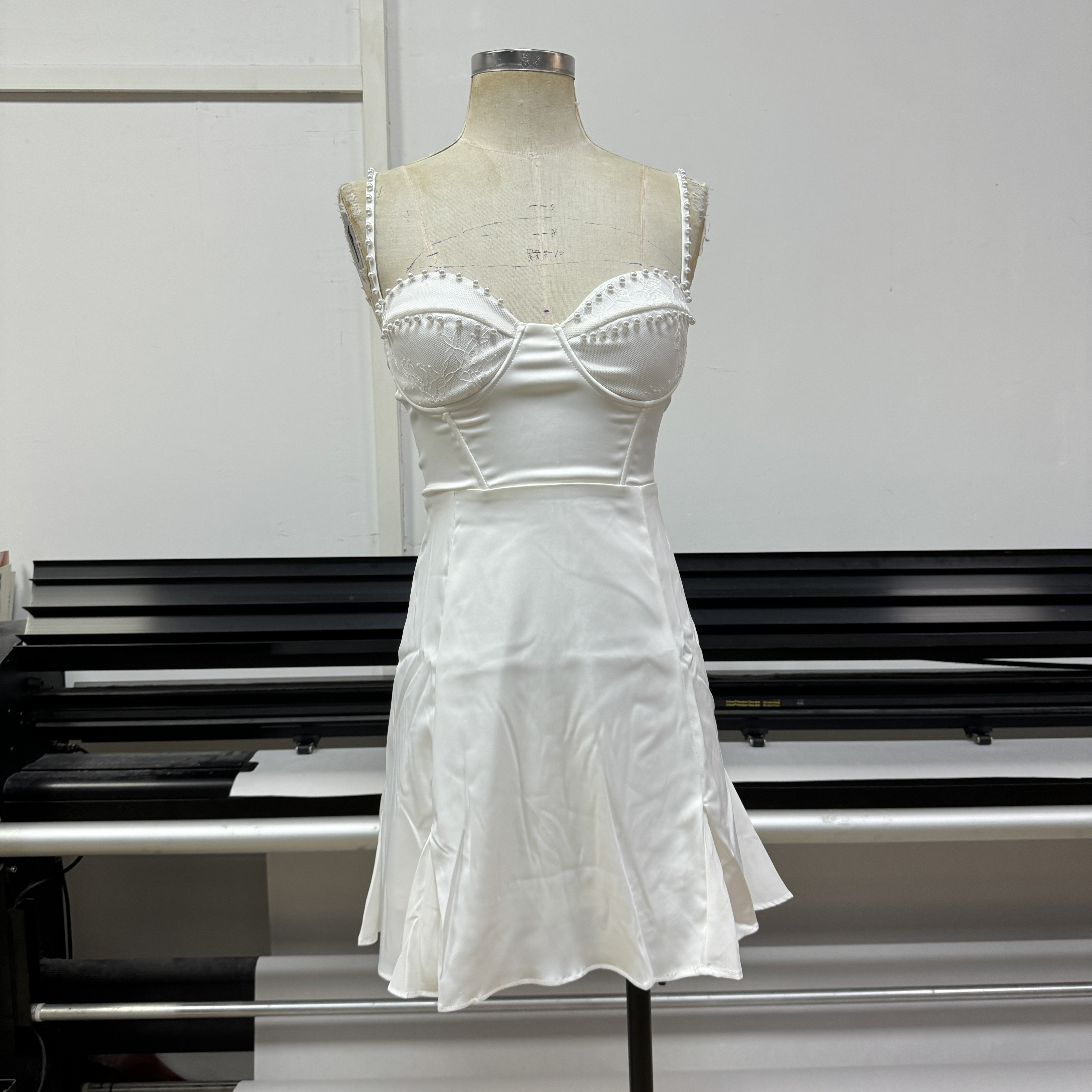 White Bridal Mini Sexy Robes Satin Corset Pearl Ladies Dresses Elegant Beaded with Pearls Summer Slip Women's Casual Dresses