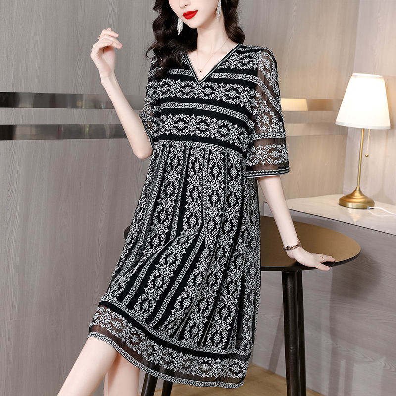 New Arrivals Woman Clothes Wholesale Fashion Apparel Elegant Lady Floral Casual Dresses Long Dress Lace Natural Women T Shirt