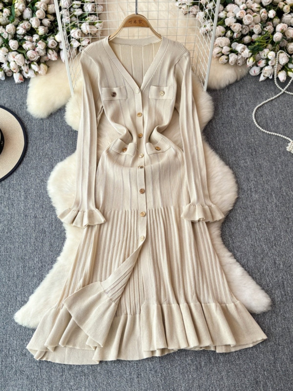 Autumn and winter new French style socialite high-end knitted dress, women's waist cinching slimming ruffle edge sweater dress