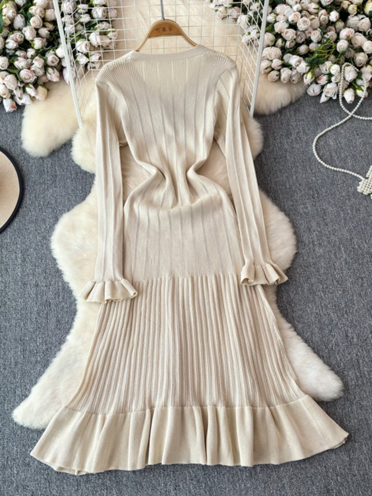 Autumn and winter new French style socialite high-end knitted dress, women's waist cinching slimming ruffle edge sweater dress
