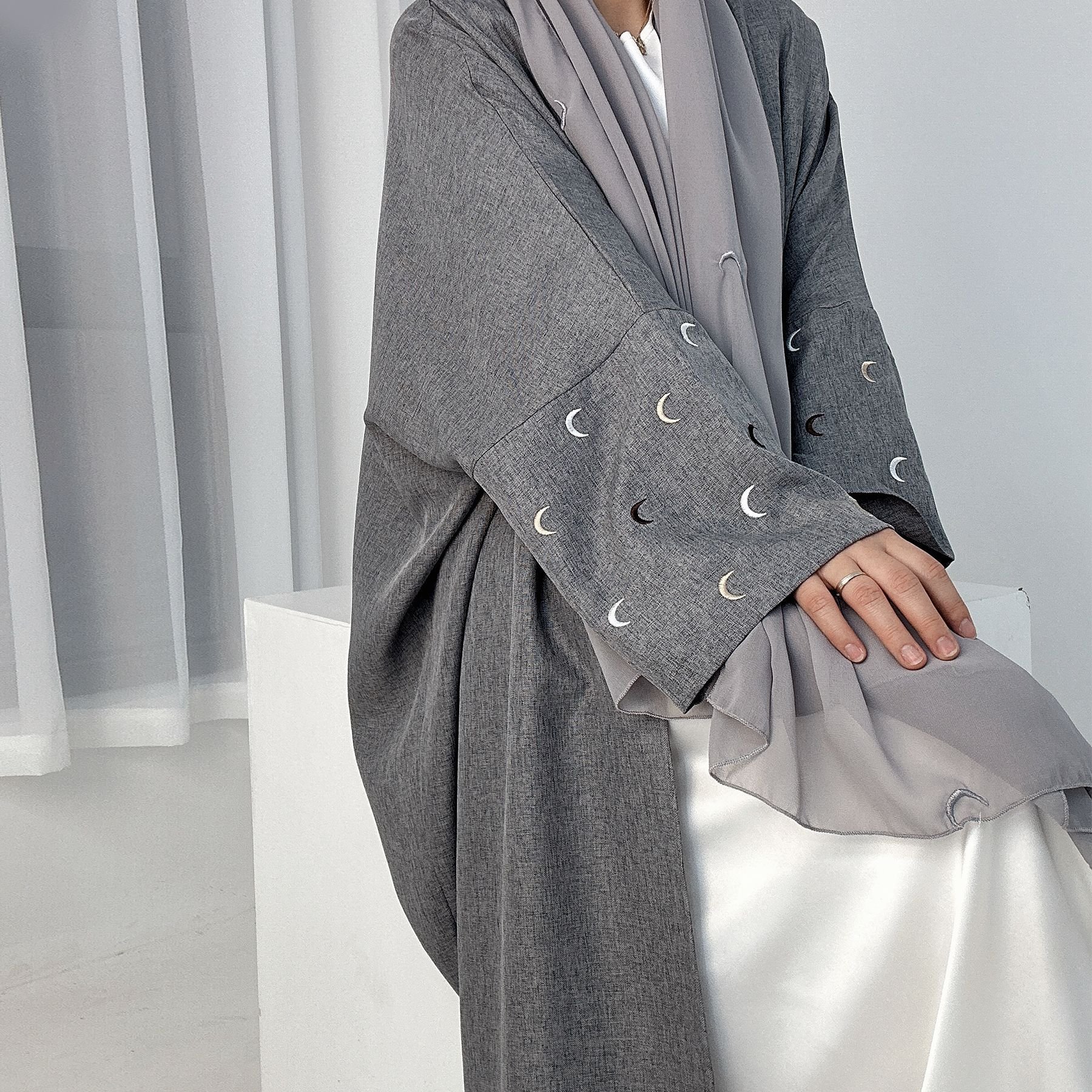2024 wholesale islamic clothing women new design embroidered dubai abaya women muslim dress