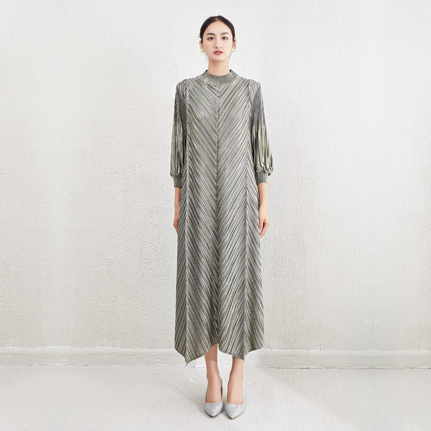 Wholesale Newest Women Pleated Round Neck Loose Women Dress Plus Size Ladies Casual Loose Women Long Dress