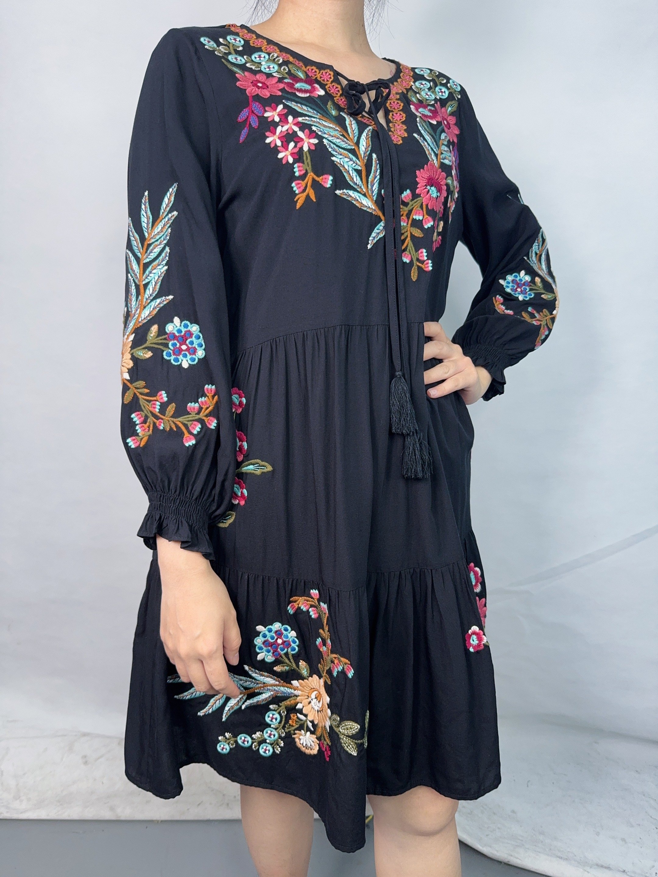 Black floral embroidered collar loose casual dress