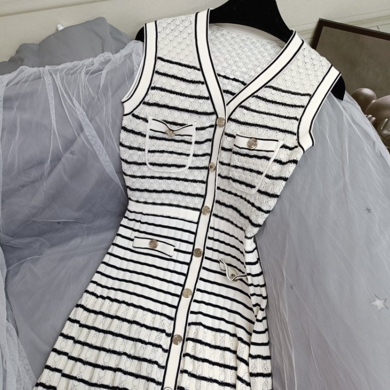 High Quality 2024 Summer New Niche Striped Single Breasted V-neck Cardigan Slim Fit Sleeveless Knitted Long Dress for Women