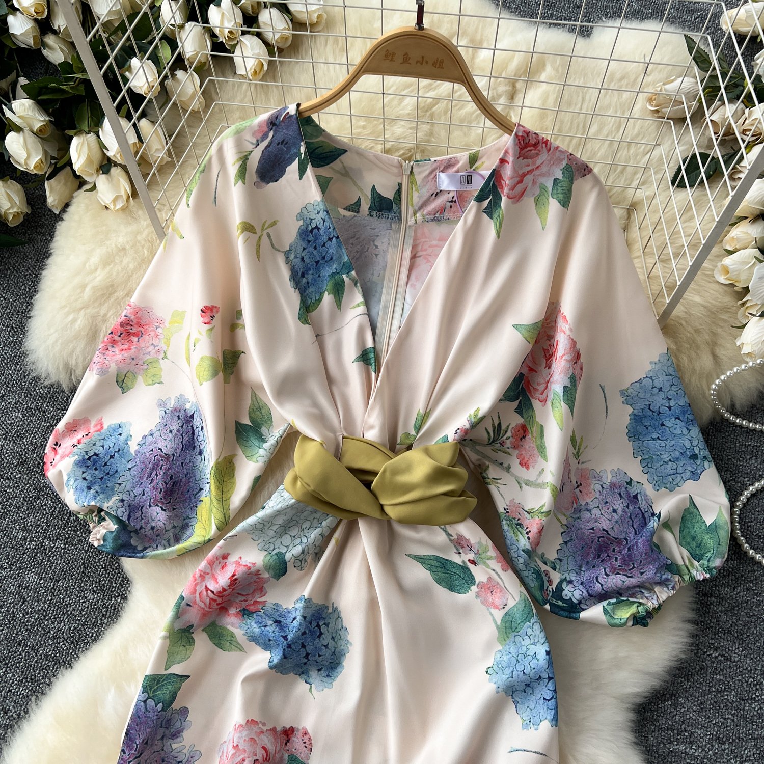 LE2437 Royal Sister Prom Dresses Women New Deep V-Neck Lantern Sleeve Fold Print Fishtail Dress Holiday Party Midi Casual Dress