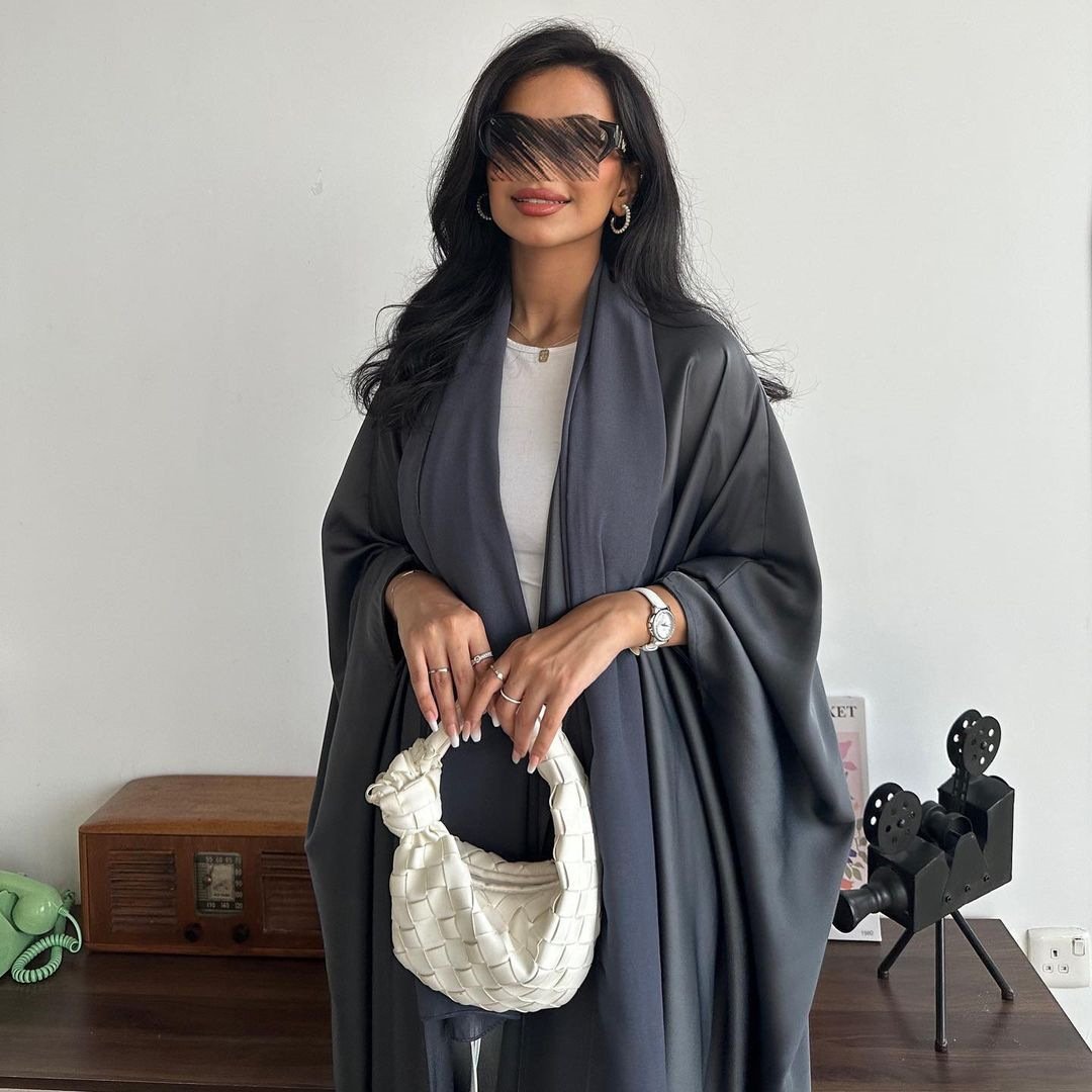 Casual Dresses Bat Wing Abayas Dubai 2024 Modest Abaya Dress Femmes Robe Musulmane Casual Robes Dresses Supplier