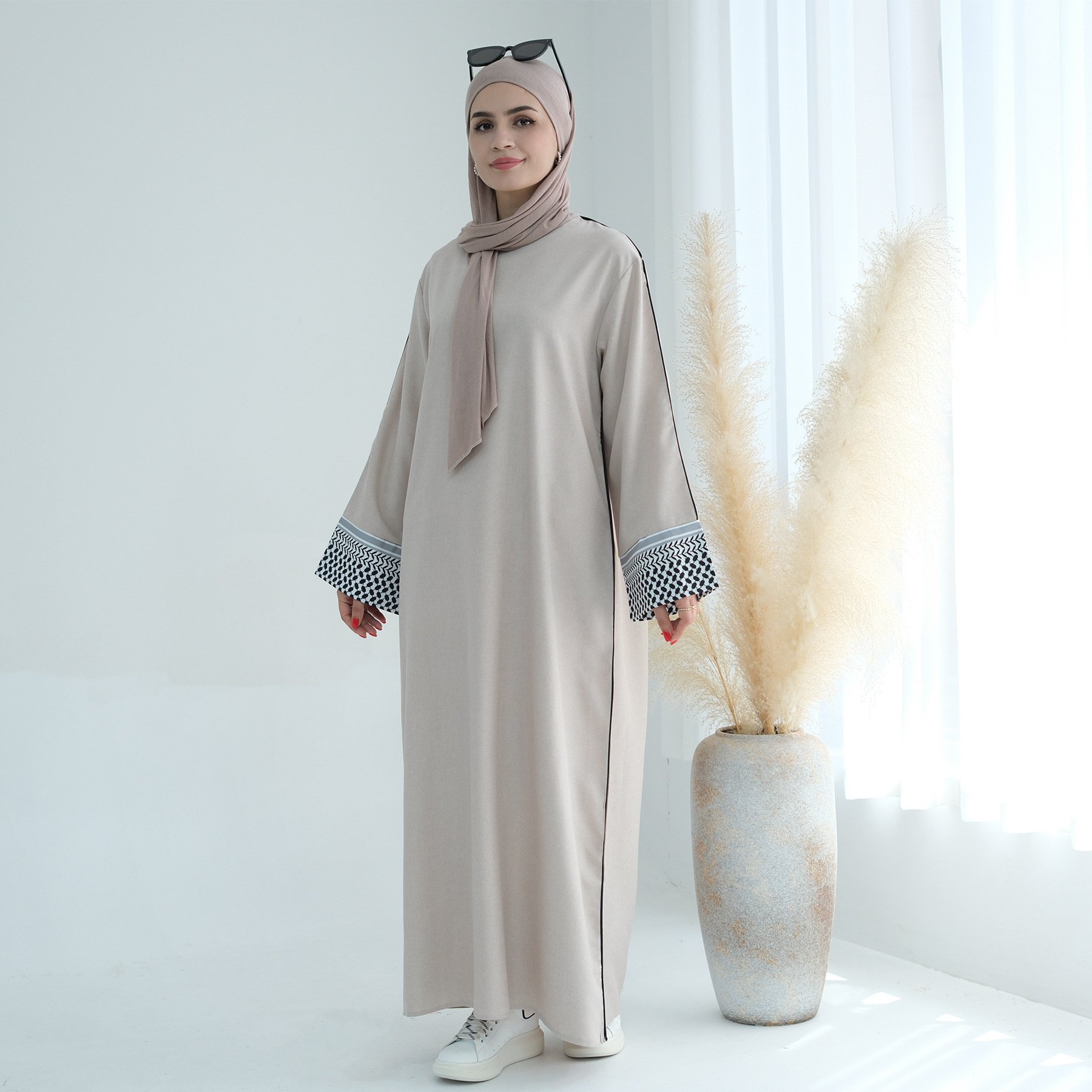 Yibaoli Manufacturer well made black and taro abaya dress with piping islamic eid dubai 2024
