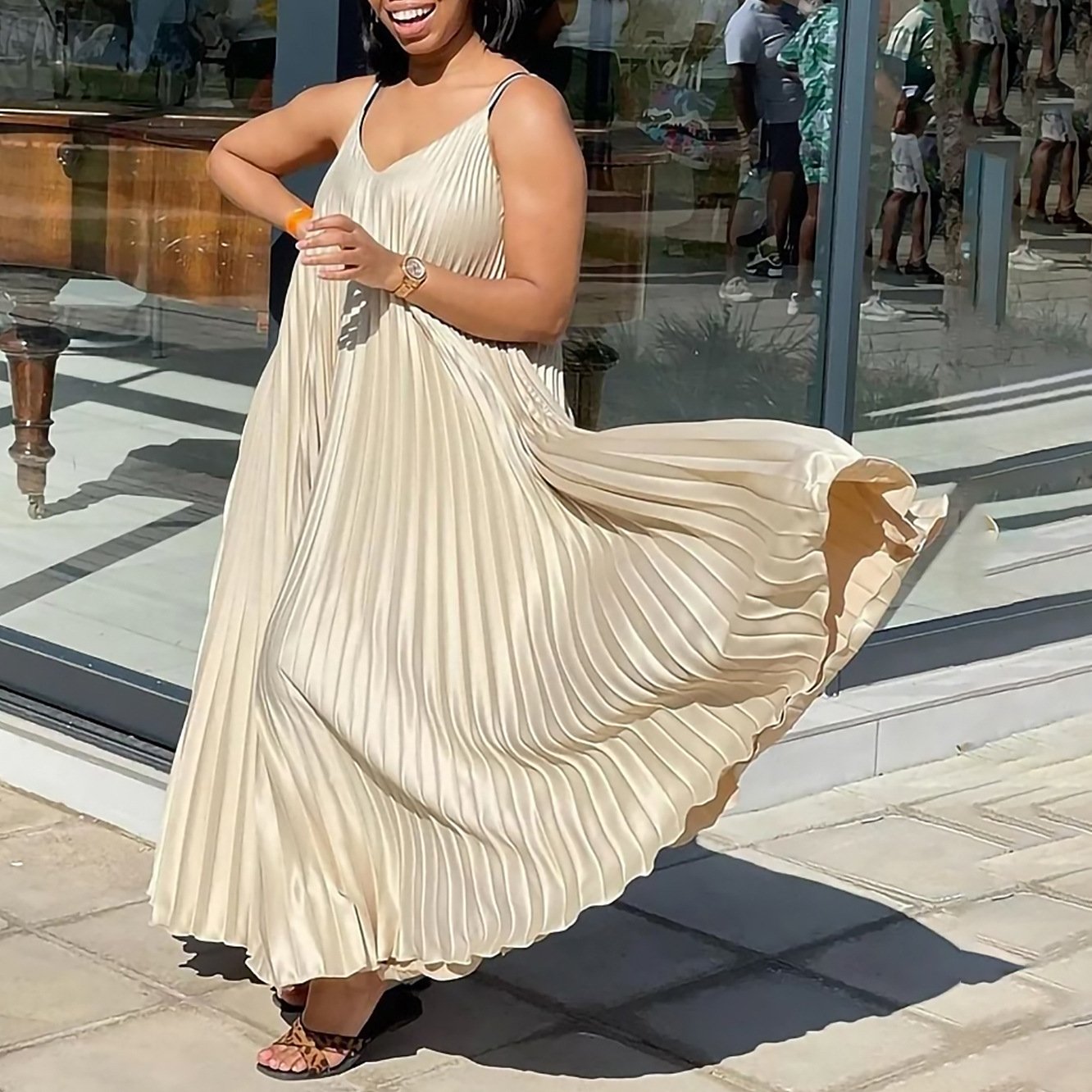 Latest Design Loose Summer Casual Dresses For Women V-Neck Strap A-line Slip Long Dresses Women Solid Vacation Pleated Dress