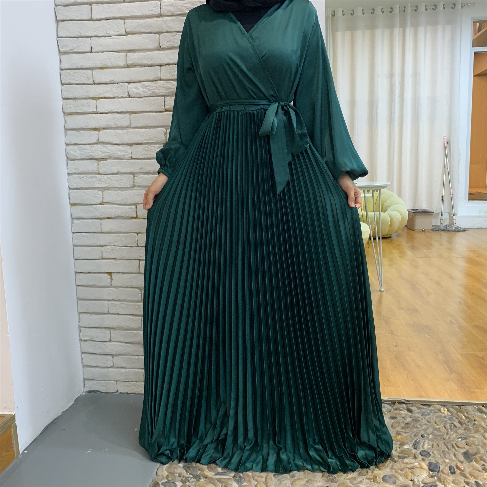 Modest Women Clothing Manufacturer Well Made high quality pleated dresses women muslim long satin pleat abaya