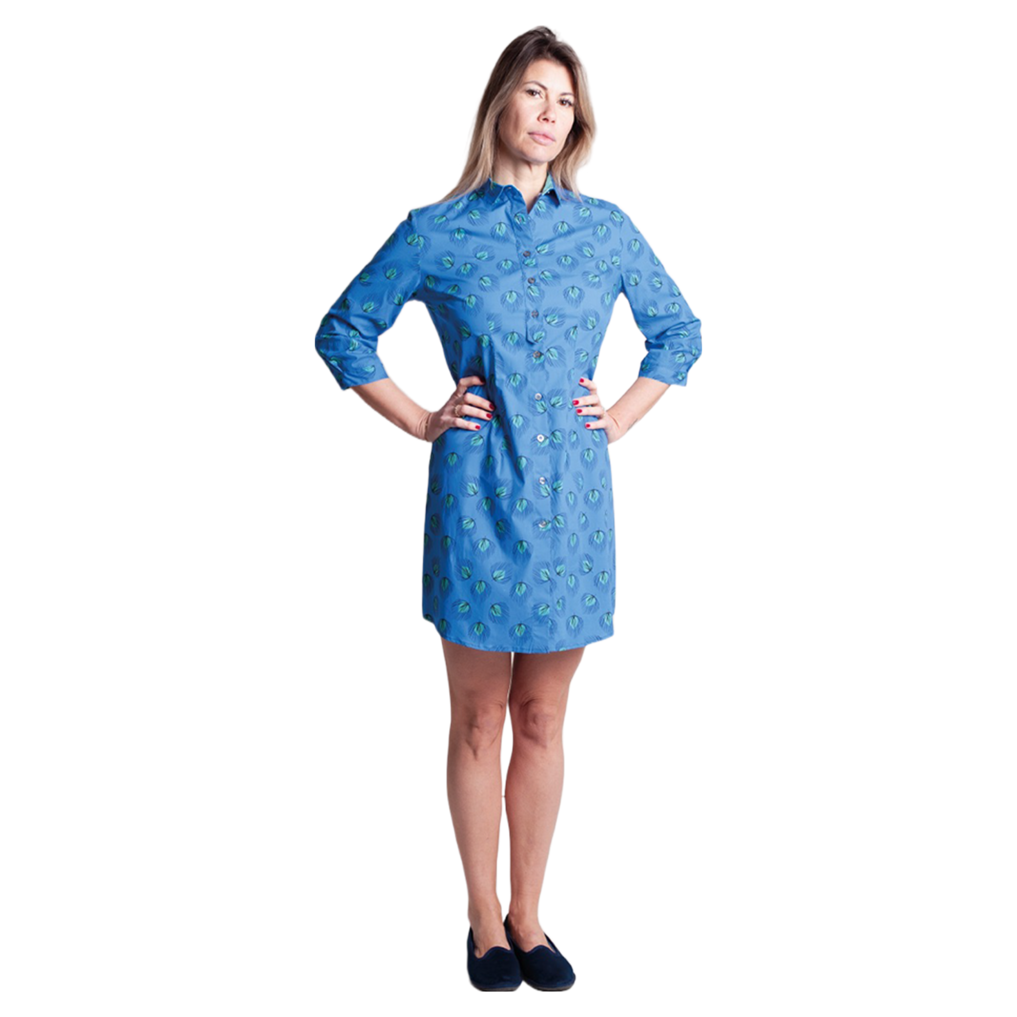 Classic Italian hand-made, top-quality woman's buttoned-down shirt dress. Crafted from fine Italian fabrics, with 3/4 sleeves.