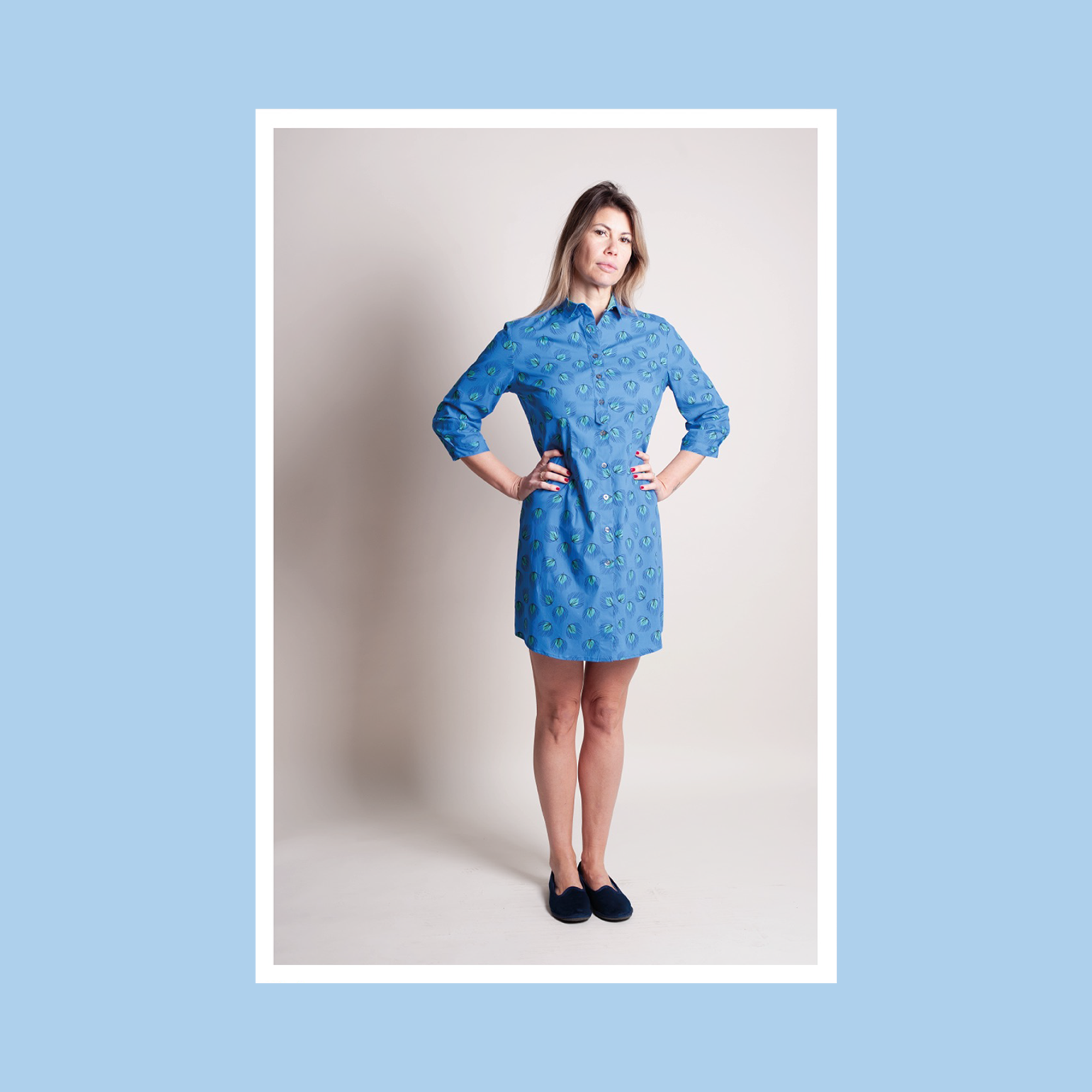 Classic Italian hand-made, top-quality woman's buttoned-down shirt dress. Crafted from fine Italian fabrics, with 3/4 sleeves.