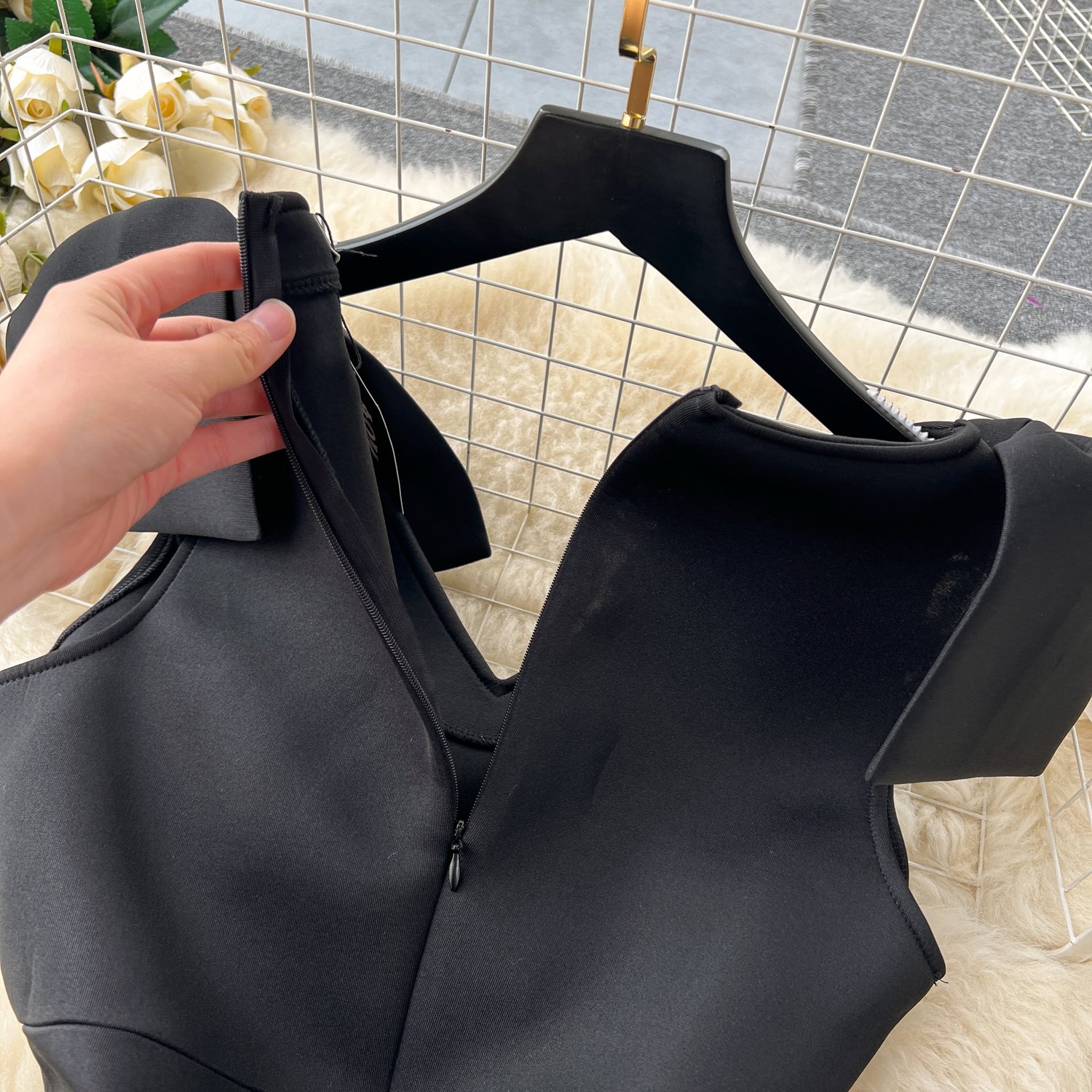 2023 New V-neck Sleeveless Bow Dress Designer Model Mesh Dress