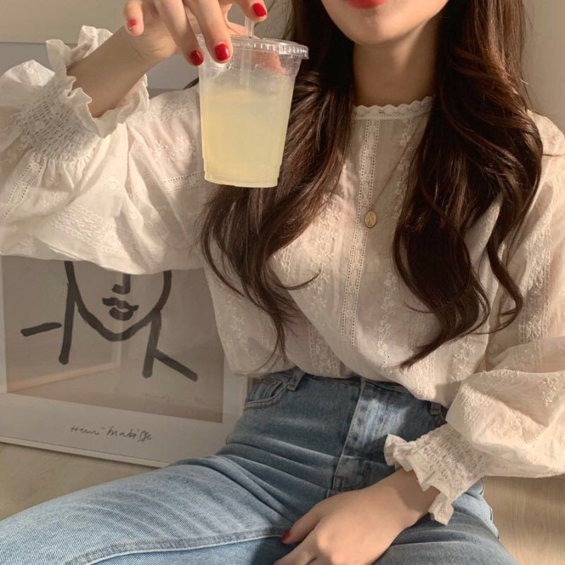 2022 wholesale Korea women's sweet style white lace loose shirt lantern long-sleeve girl spring shirt