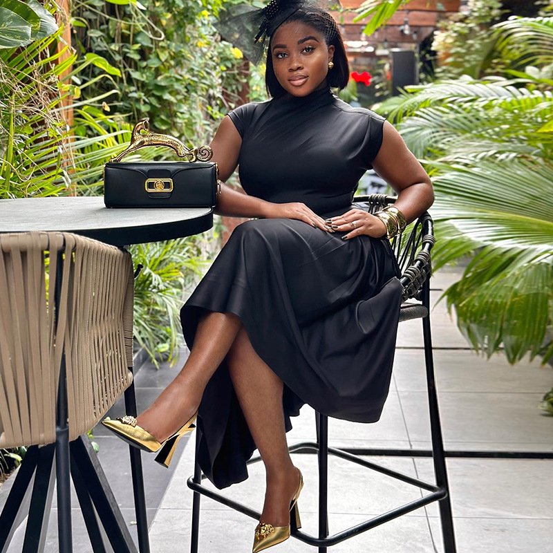 Trendy In Stock 2024 New Chic Black Solid Sleeveless Crop Top And Pleated Long Skirt Two Piece Set Ladies Elegant Street Outfit