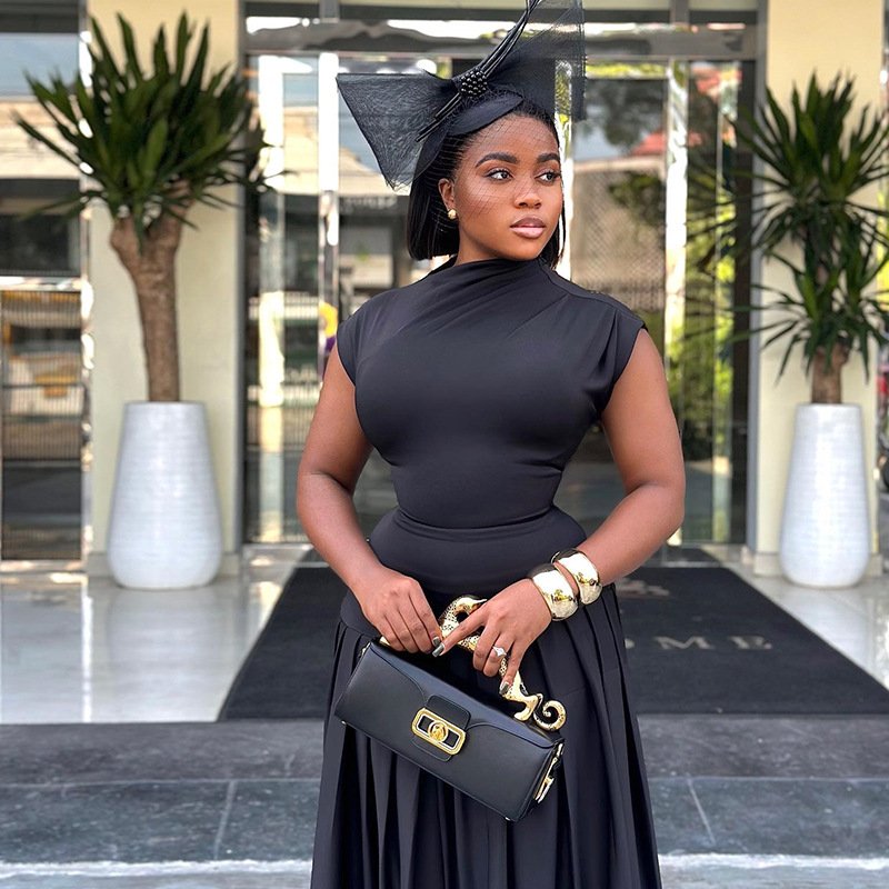 Trendy In Stock 2024 New Chic Black Solid Sleeveless Crop Top And Pleated Long Skirt Two Piece Set Ladies Elegant Street Outfit