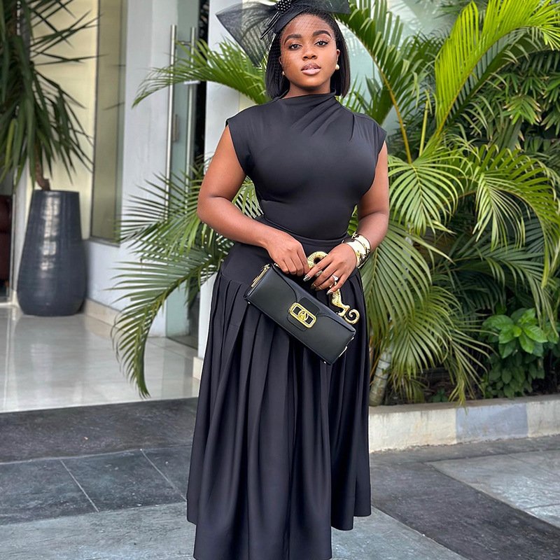 Trendy In Stock 2024 New Chic Black Solid Sleeveless Crop Top And Pleated Long Skirt Two Piece Set Ladies Elegant Street Outfit