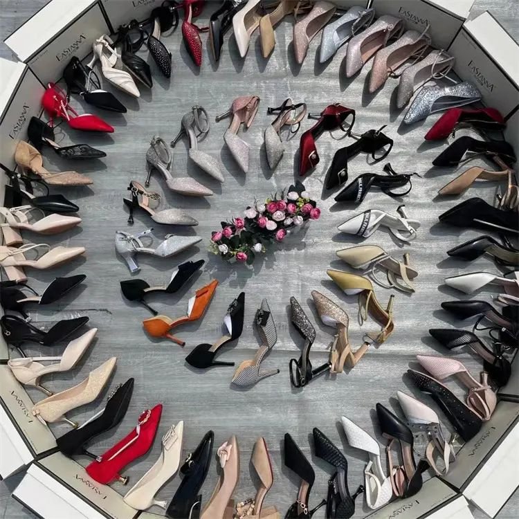 Men's and women's stock jumbled miscellaneous shoes men's and women's casual shoes stall shoes run quantity of tail goods