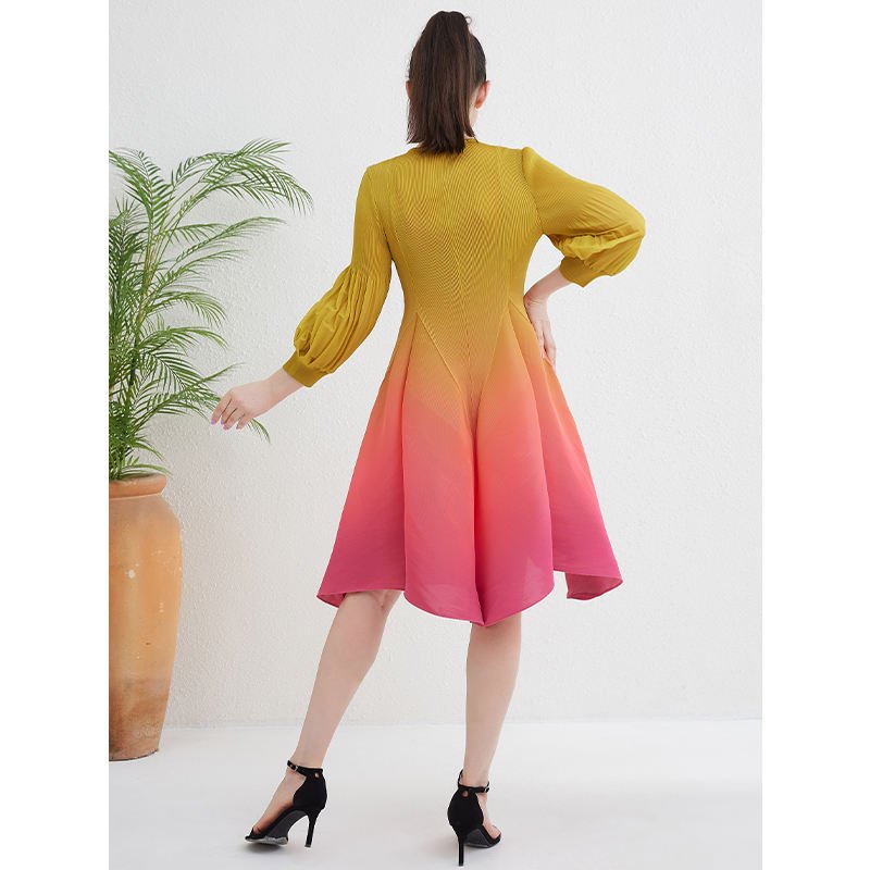 2024 Miyake Autumn New Women's Round Neck Pleated Dresses Puffy Gradient Midi Dress With Elastic Waist Dress