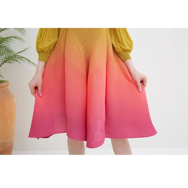 2024 Miyake Autumn New Women's Round Neck Pleated Dresses Puffy Gradient Midi Dress With Elastic Waist Dress