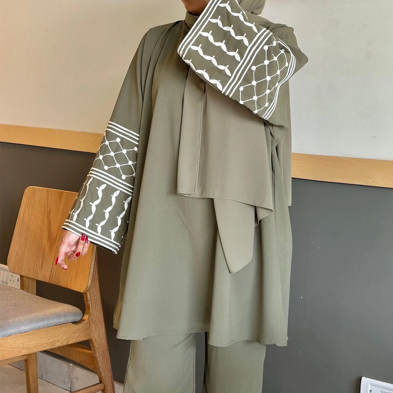 Sharut Wholesale Islamic Modest Dubai Abaya Palestine Kefiyyeh Jazz Crepe Women Muslim Casual Shirt Blouse and Pant Two Pcs Set