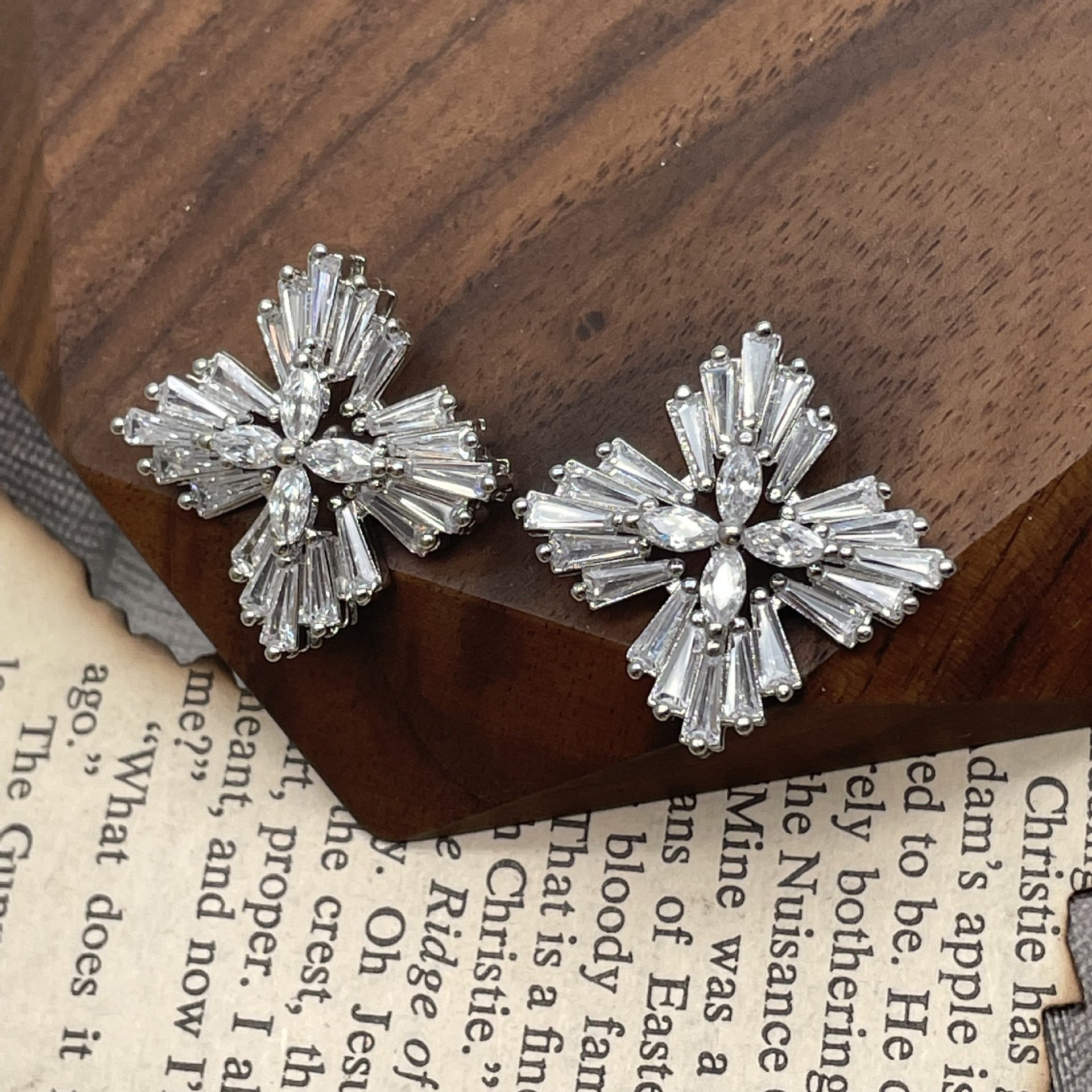 Fashion Elegant Chic Silver Crystal Rhinestone Pearl Zircon Buttons For Wedding Invitation Garment Dress