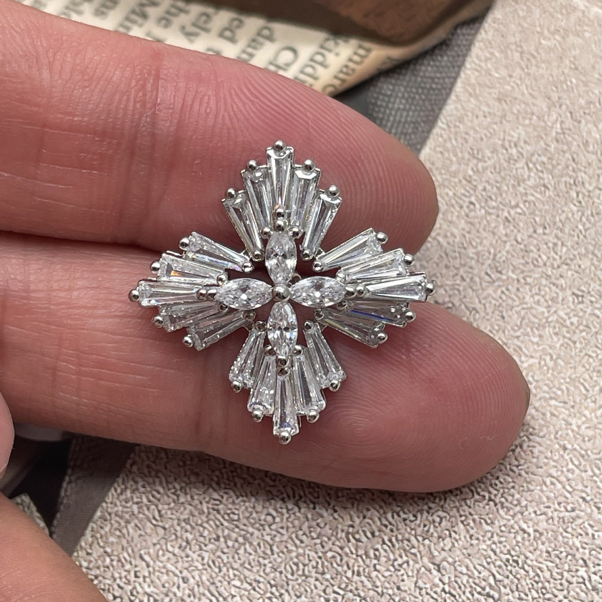 Fashion Elegant Chic Silver Crystal Rhinestone Pearl Zircon Buttons For Wedding Invitation Garment Dress