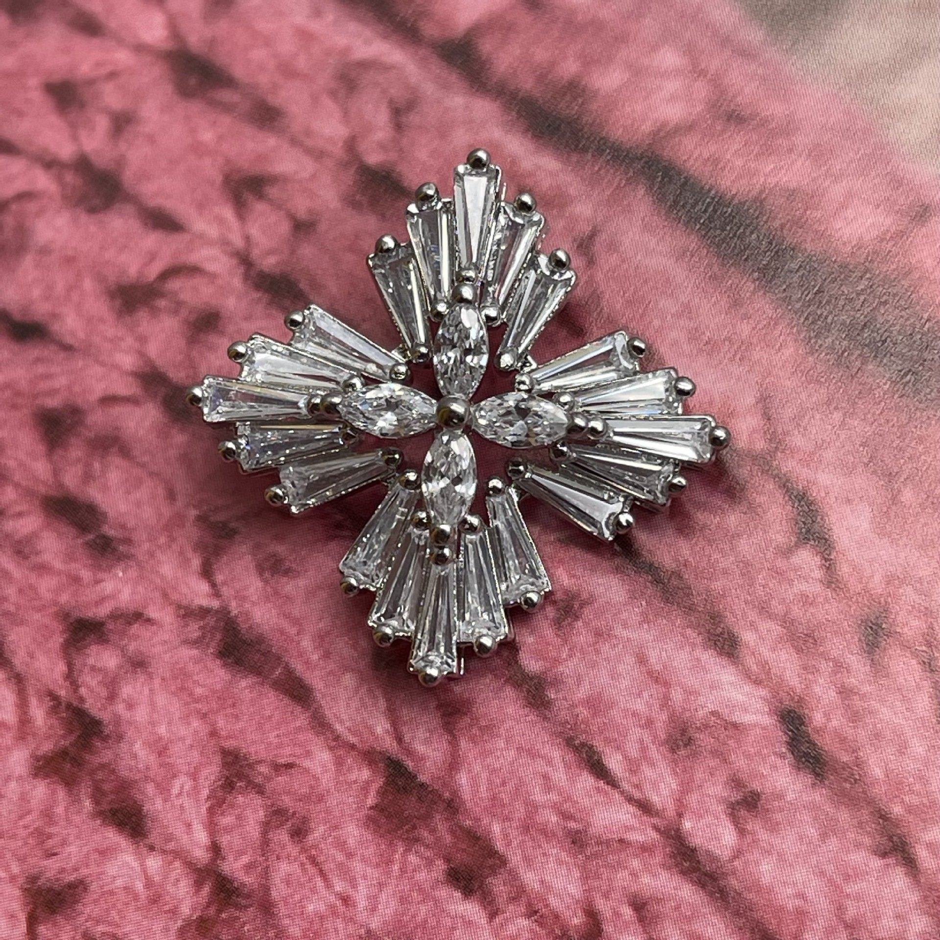 Fashion Elegant Chic Silver Crystal Rhinestone Pearl Zircon Buttons For Wedding Invitation Garment Dress