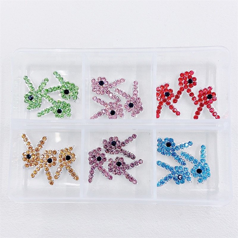 Qianya Luxury Alloy Gold Glitter Rabbit Heads Nail Charms Jewelry Luxury AB Color Nail Rhinestone Charms Diamond Gun Nail Decals