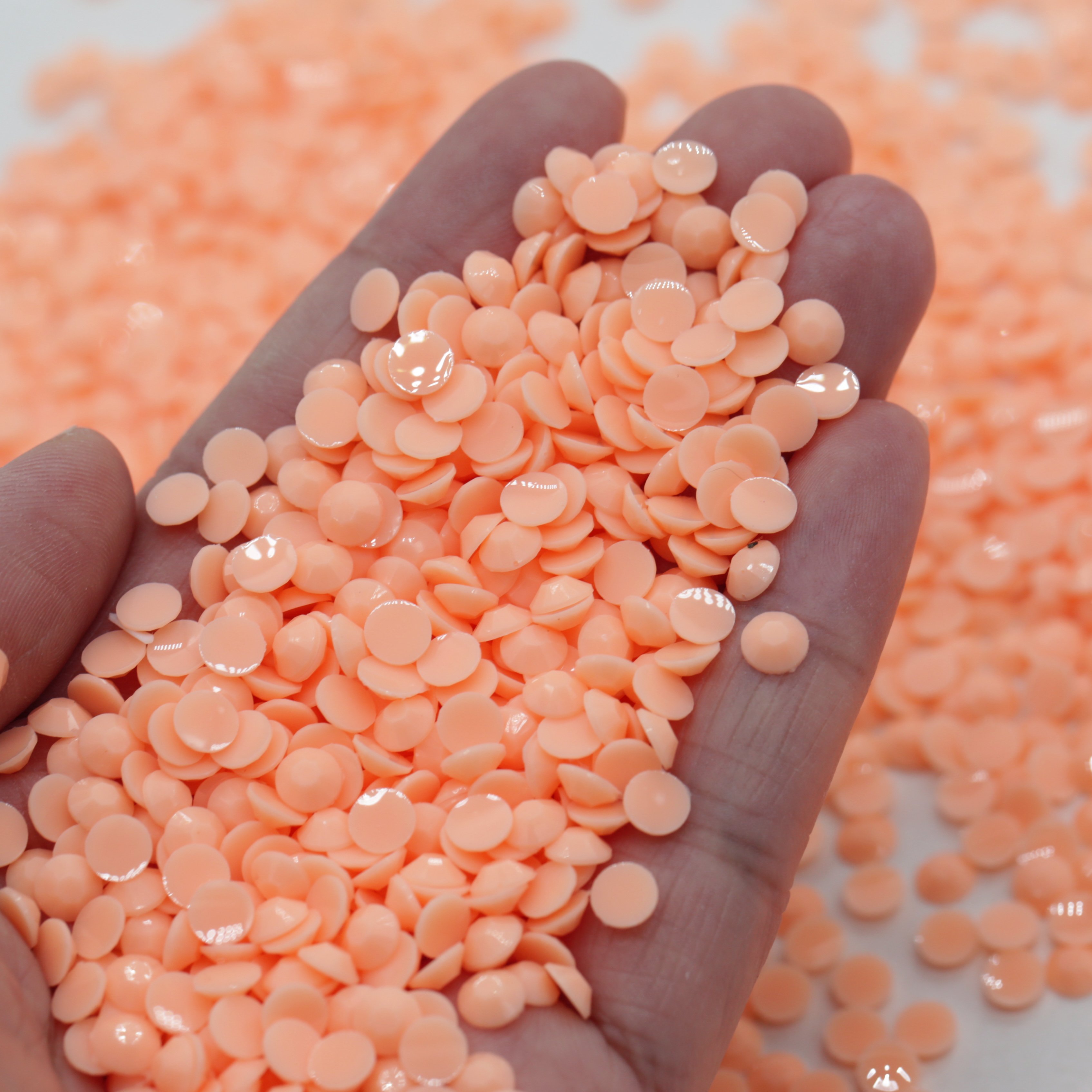 Xulin Hot Sale On Flat Back 4mm 5mm New Macaron Coral Color Resin Rhinestone Bulk For Cup Diy