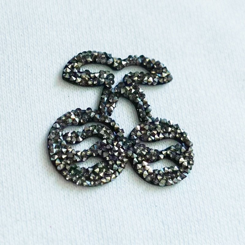 Factory Price Custom Resin crystal brand High quality Shiny rhinestone heat transfer stickers for T-shirts