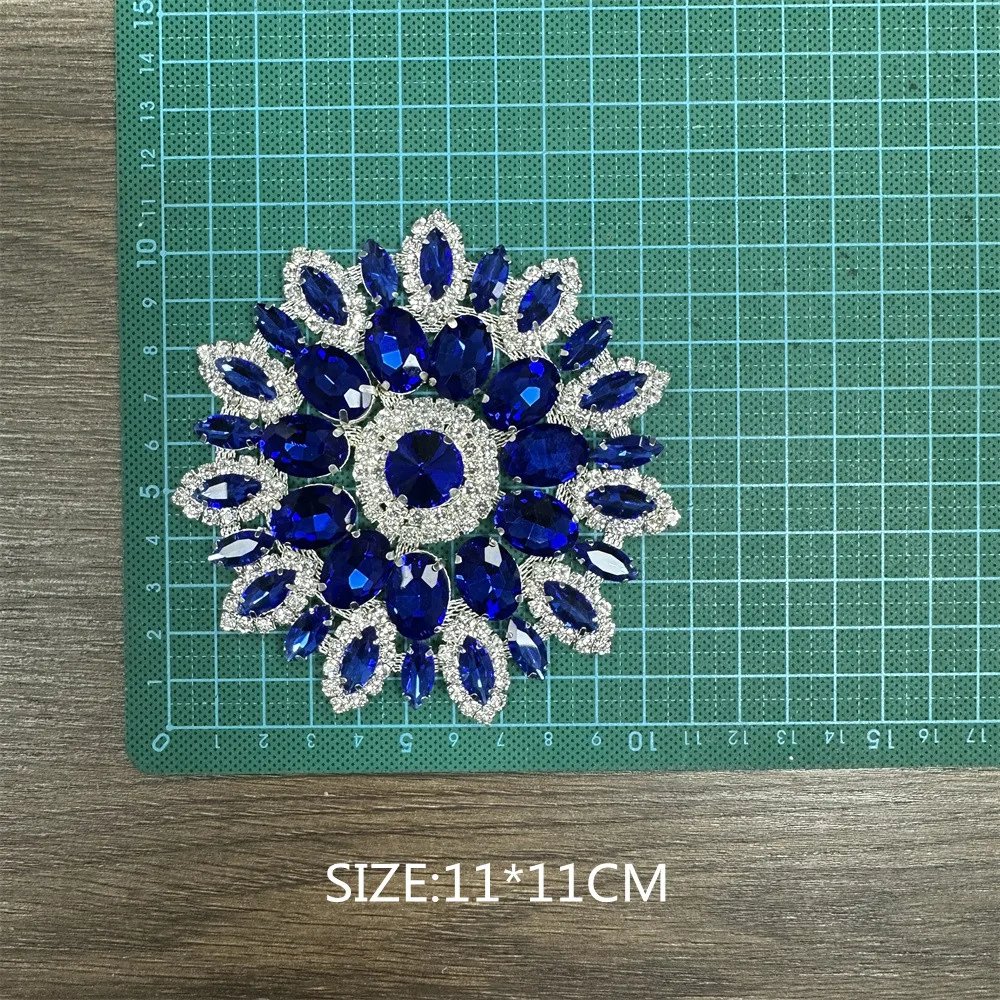Wholesale Round Flower Patches Crystal rhinestone applique Embellishments for Women bridal Dress