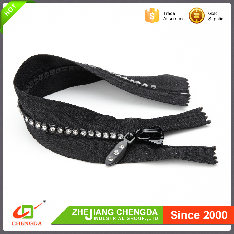 CHENGDA 5# 8# Diamond Teeth Rhinestone plastic zipper open end good quality and competitive price vislon zip derlin resin zipper