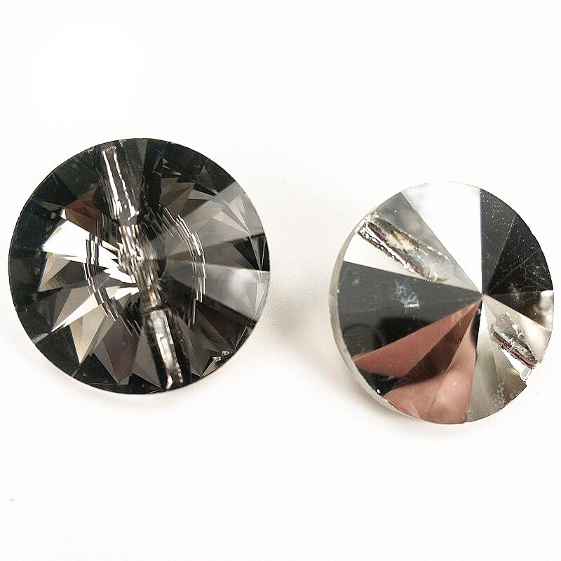 New type 2-hole round shaped diamond rhinestone acrylic button for clothing