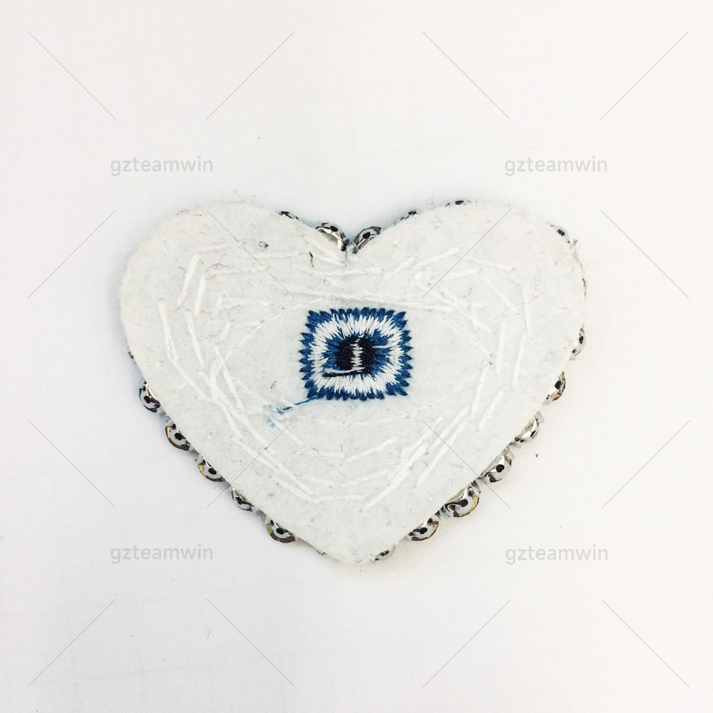 Custom Rhinestone Bead Hearts Patches Sew on Applique Clothing Embroidery patch Brooches Beaded Heart Pins for Jackets