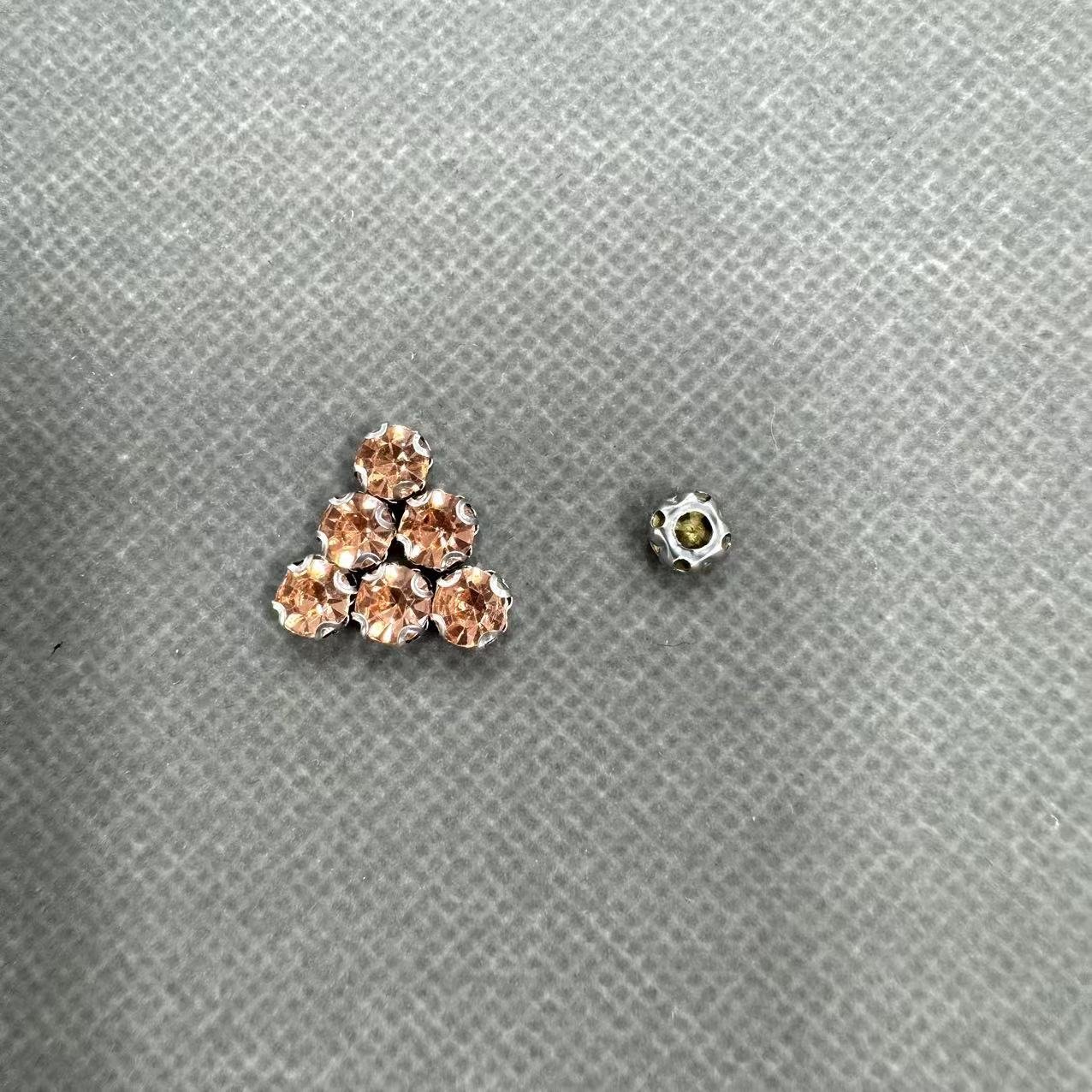 ZSY wholesale 4 claws rhinestones sew on nail on crystal stones silver base beads for clothes decoration