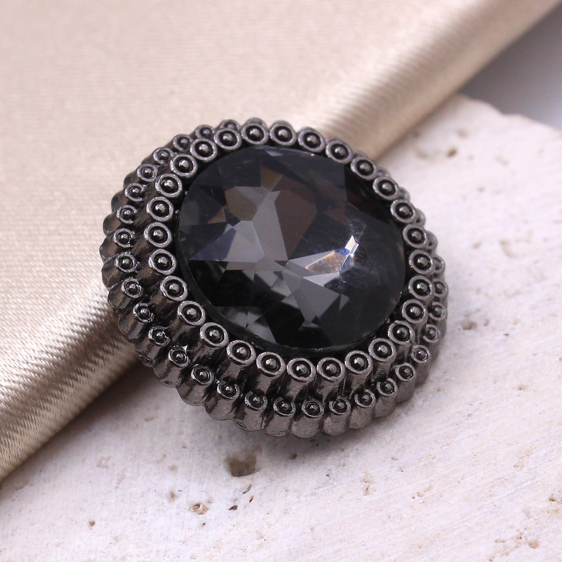 RB002 Custom Fashion Metal Jewellery Crystal Pearls Flower Sewing Accessories Rhinestones Pearl Fancy Buttons For Bag Clothing