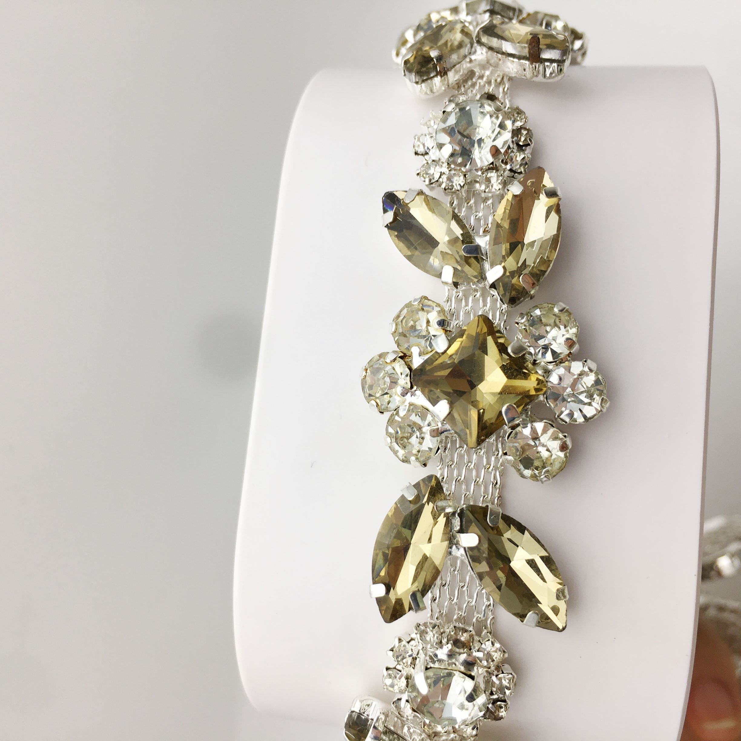 SINRONG Crystal Flower Chain Rhinestones Flatback DIY Glass Decorations Shoes Garments Bags Horse Eye Square Circular Styles