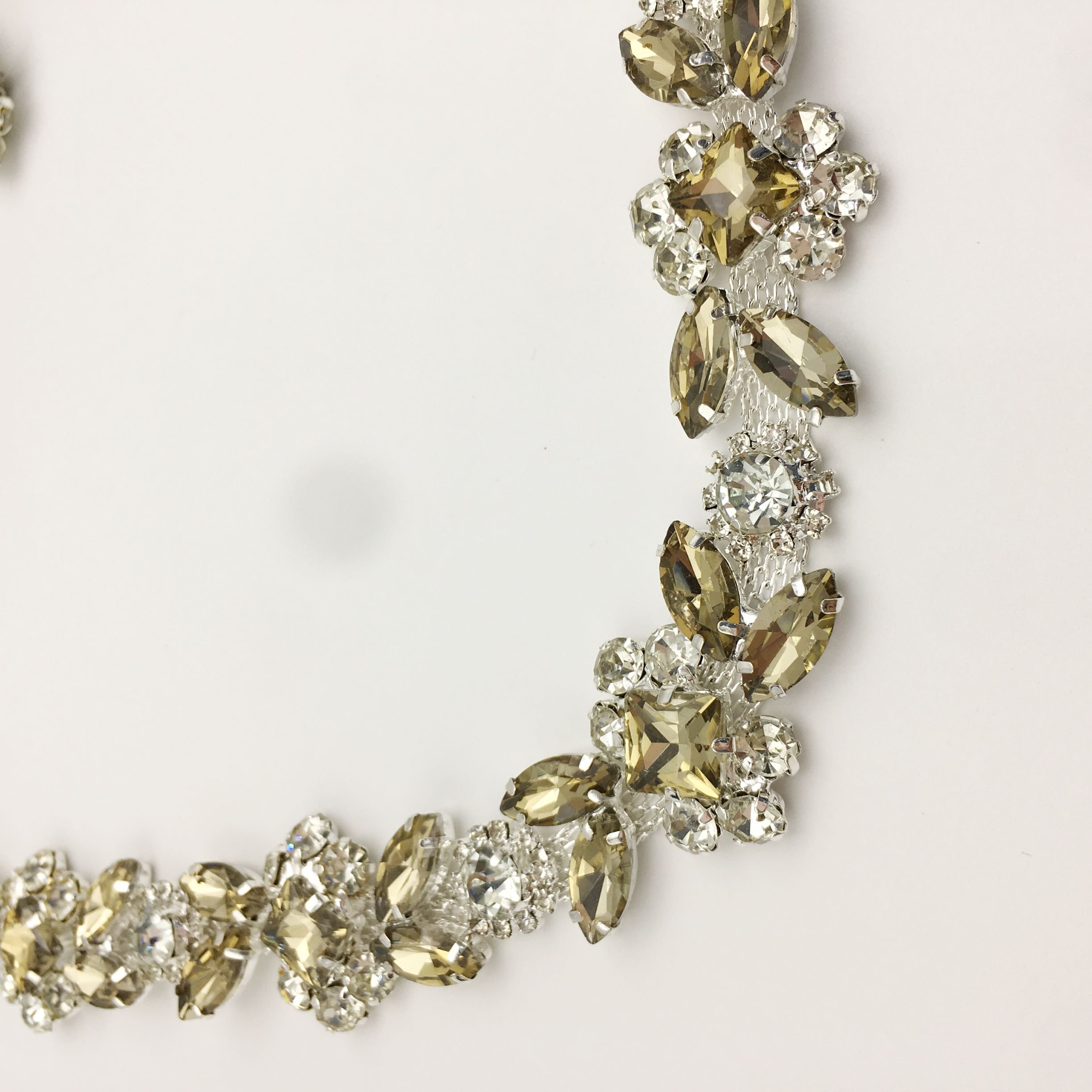 SINRONG Crystal Flower Chain Rhinestones Flatback DIY Glass Decorations Shoes Garments Bags Horse Eye Square Circular Styles