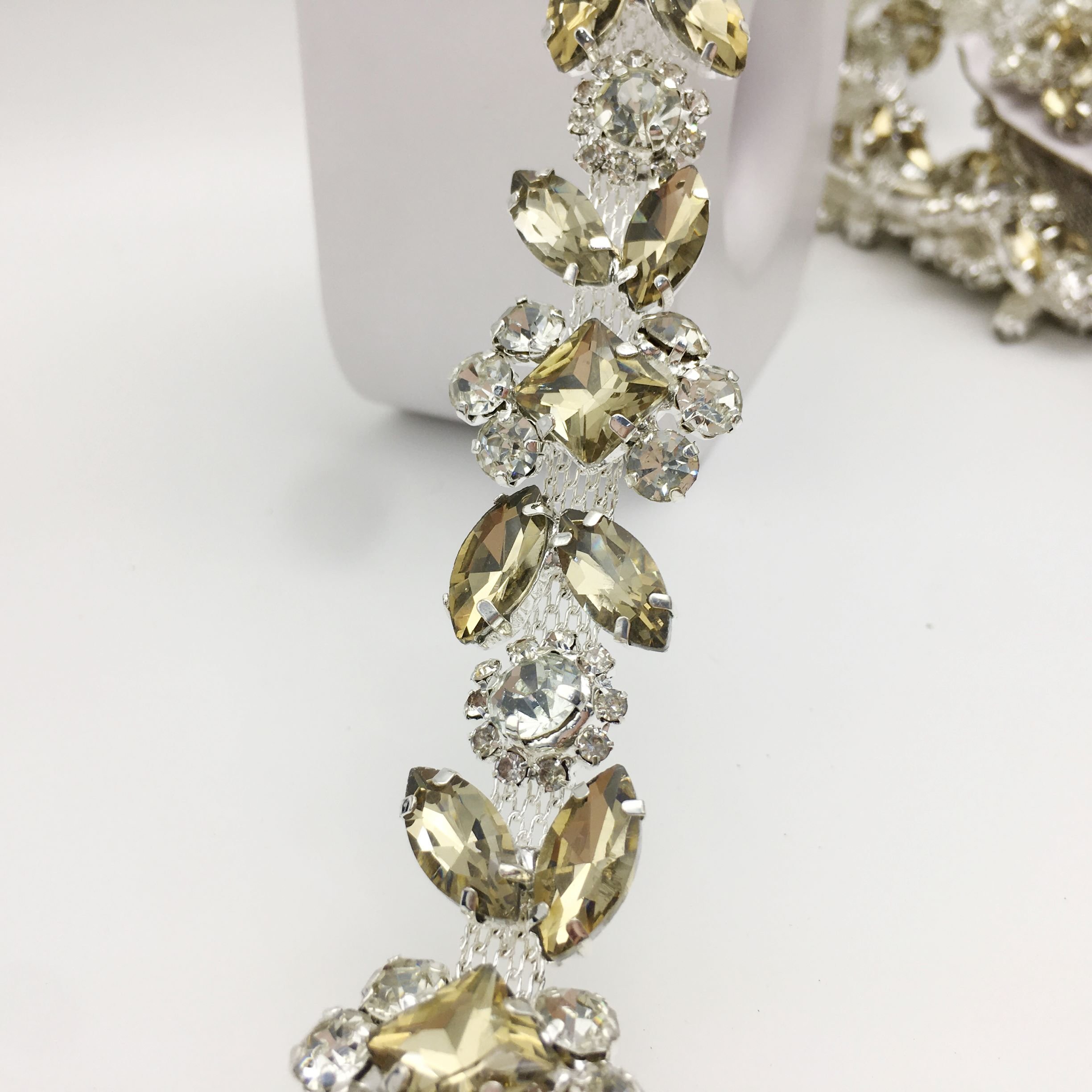 SINRONG Crystal Flower Chain Rhinestones Flatback DIY Glass Decorations Shoes Garments Bags Horse Eye Square Circular Styles